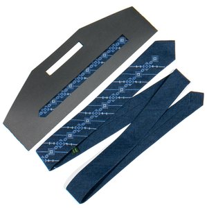 Синя вузька вишита краватка
