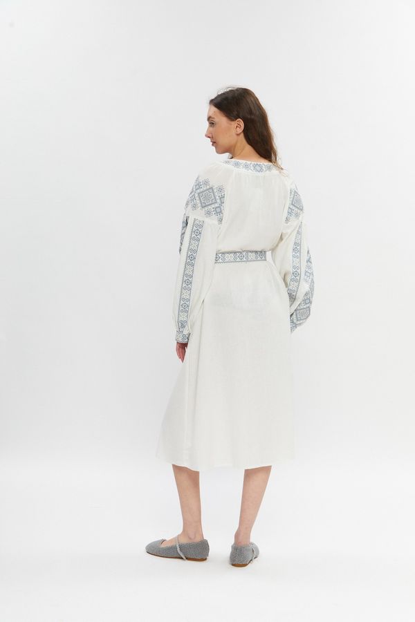 White dress with blue and gray embroidery, M