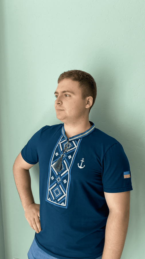 Вишита чоловіча футболка з прапором України, L