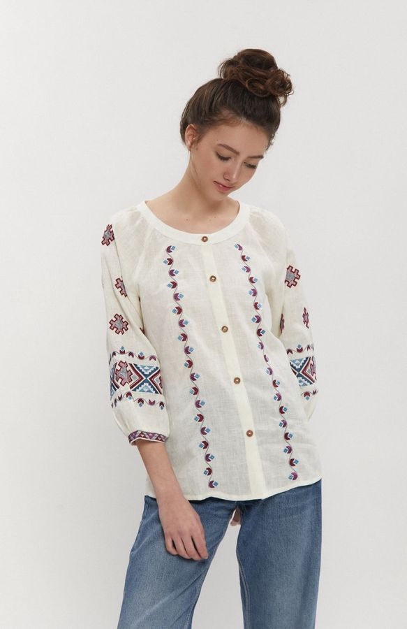 Women's cream-coloured embroidered shirt with burgundy and blue ornaments , XS