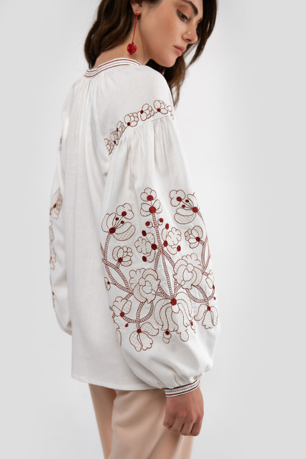 Жіноча вишиванка молочного кольору з червоним орнаментом, XS/S