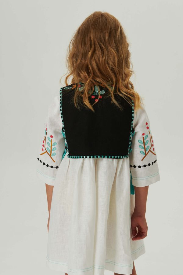 Dress for a girl with colorful embroidery, 122