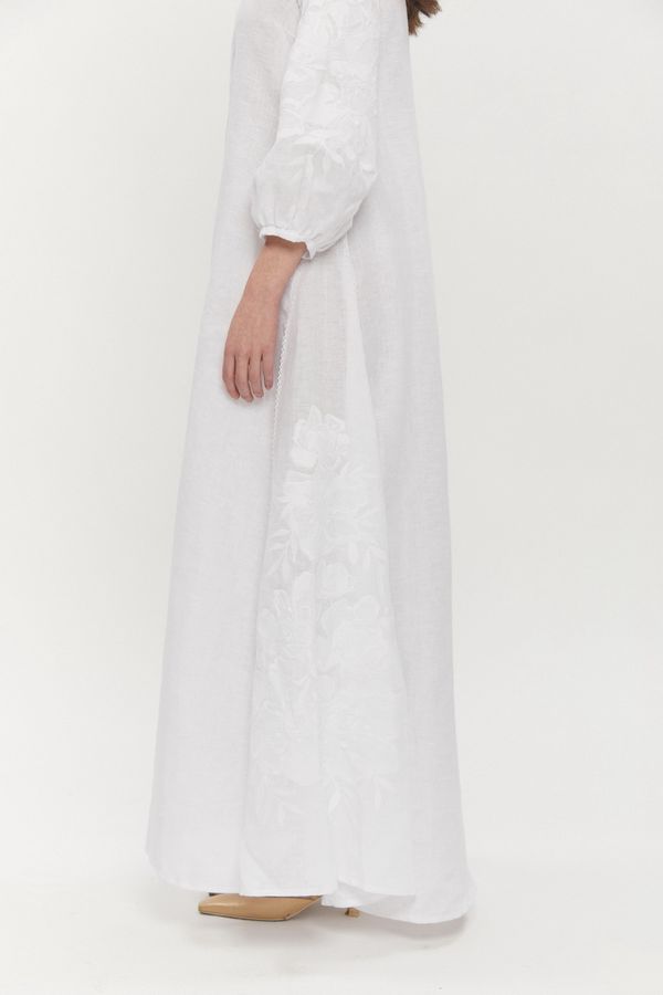 Women's long dress in white on white, 34