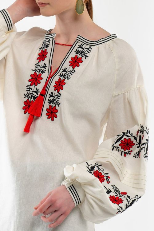 Жіноча вишиванка молочного кольору з червоно-чорним орнаментом, XS/S