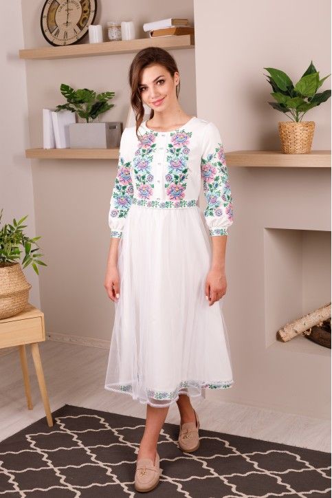 Women's white embroidered dress with tulle, M