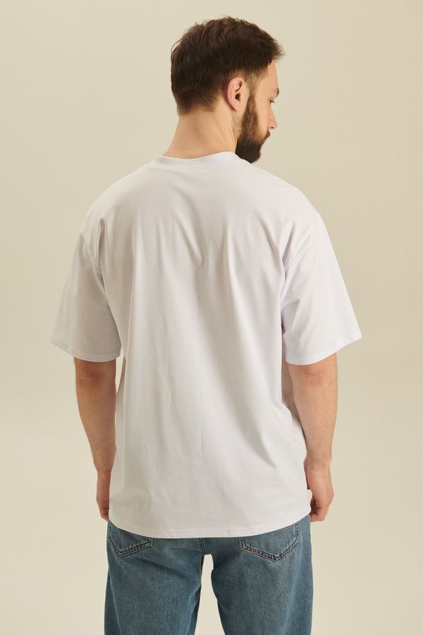 Чоловіча футболка білого кольору з вишитим тризубом, S