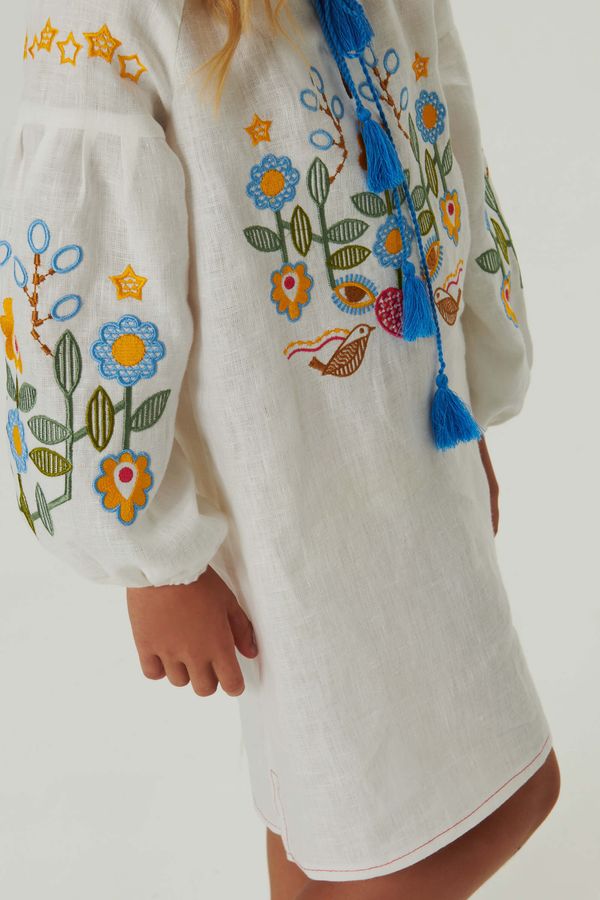 Embroidered dress for a girl, 122
