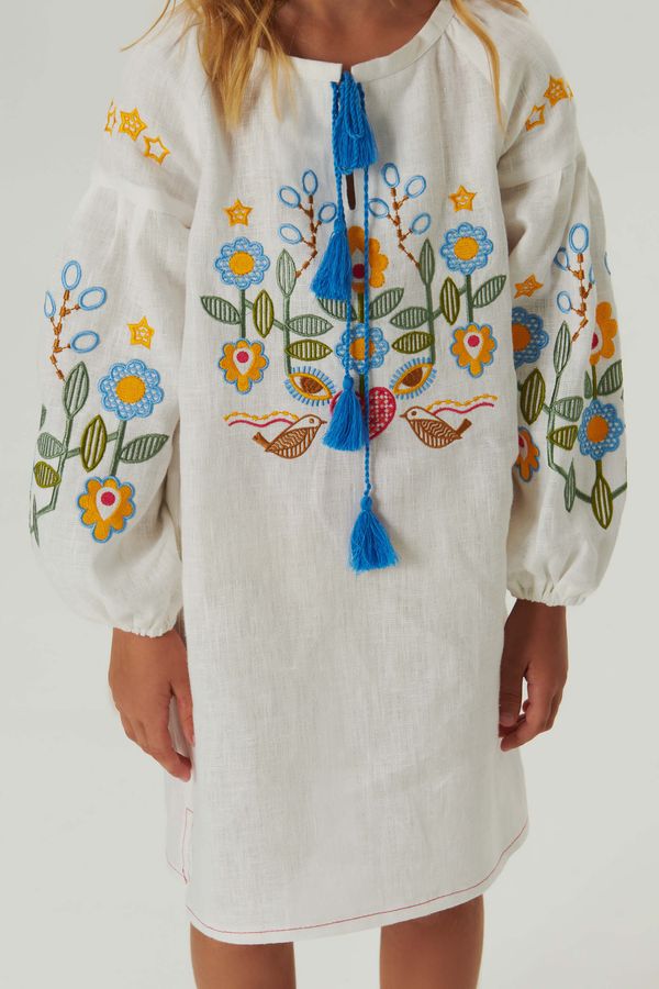 Embroidered dress for a girl, 122