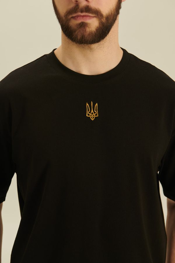 Чоловіча футболка чорного кольору з вишитим тризубом , XL