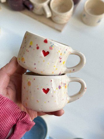 Чашка з червоним сердечком