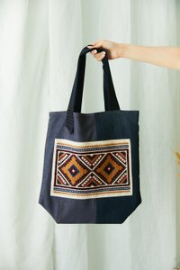 Handmade shopper with burgundy embroidery
