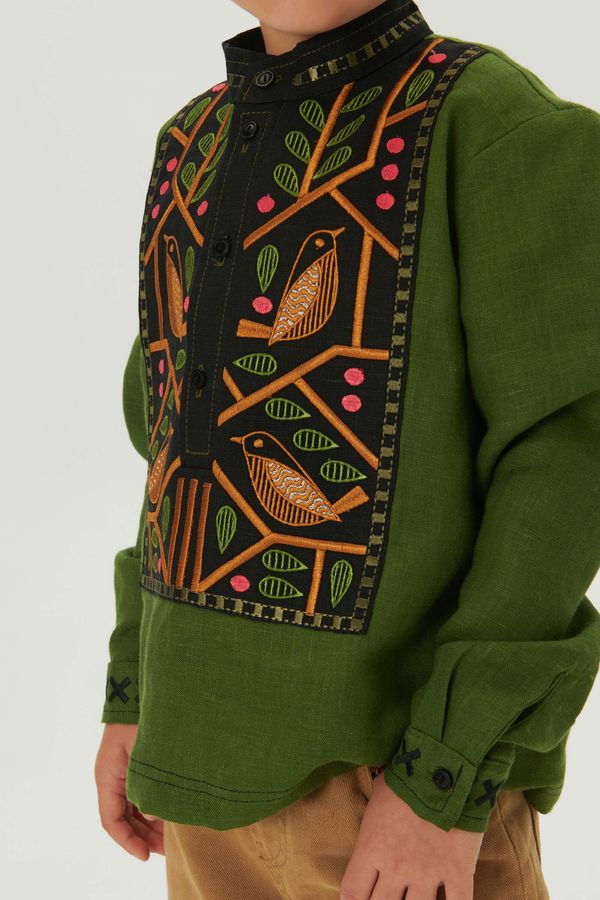 Green embroidered shirt for a boy, 110