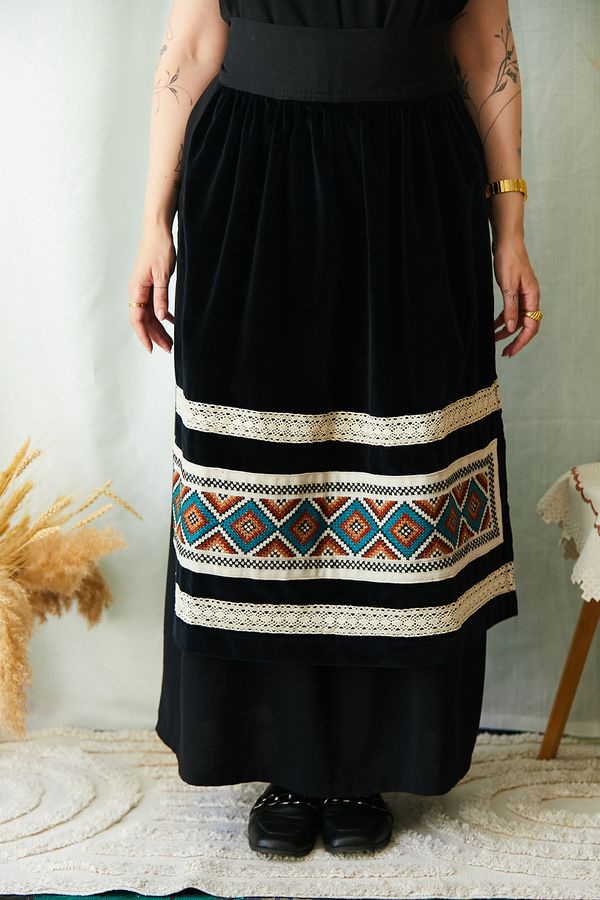 Black apron with hand embroidery