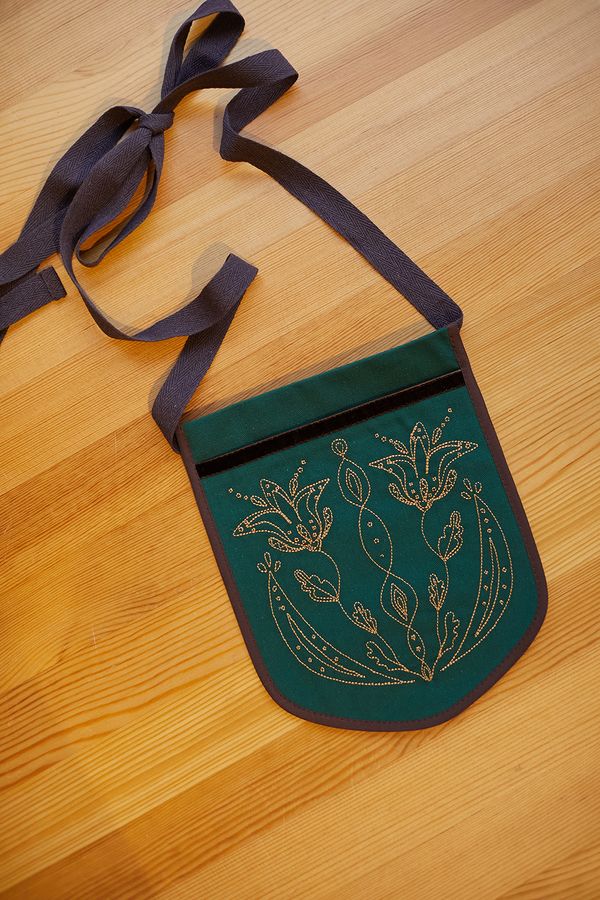 Pouch pocket “Sun-Ruta” in green color with flowers