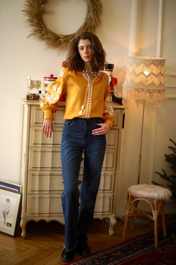 Women's yellow embroidered shirt with white embroidery, XS