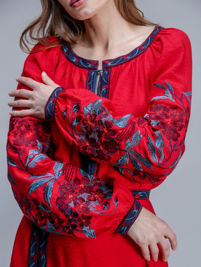 Сукня-туніка червоного кольору з синьо-червоною вишивкою, 38