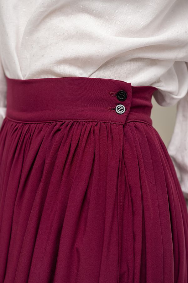 Cherry-colored skirt with blue ribbon, M/L