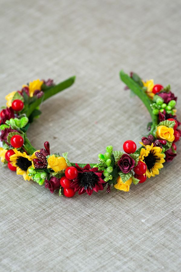 Wreath with Sunflowers and Guelder