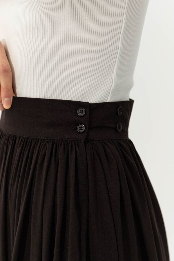 Black skirt with beige ribbon