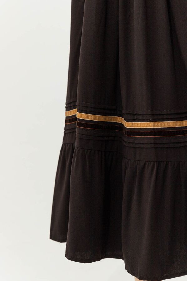 Black skirt with beige ribbon