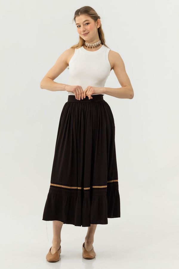 Black skirt with beige ribbon