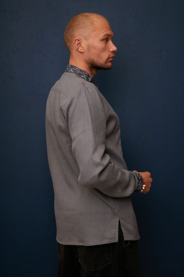 Чоловіча сорочка графітового кольору з біло-блакитною вишивкою, 54