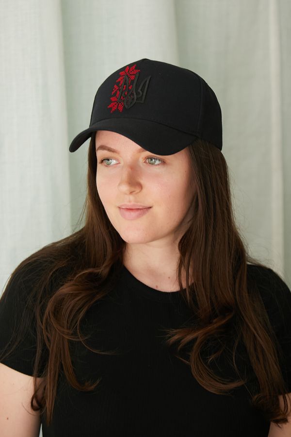 Black cap with trident and red ornament , 57-58