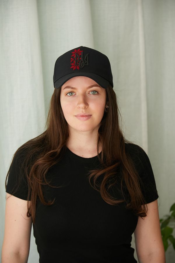 Black cap with trident and red ornament , 57-58