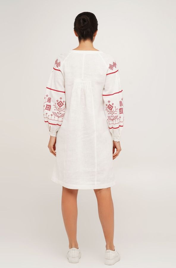 Жіноча сукня білого кольору з червоною вишивкою, 42