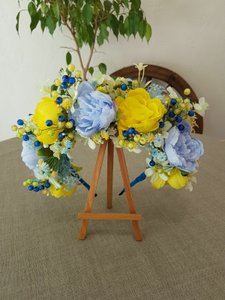 Hoop with yellow and blue flowers and crystals