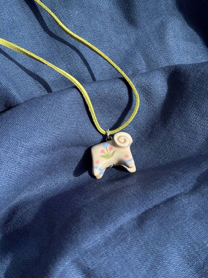 &ldquo;Beige Lamb&rdquo; Pendant with Flowers