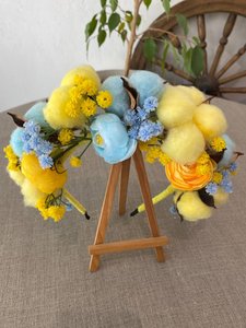 Обруч з жовто-блакитними квітами та бавовною