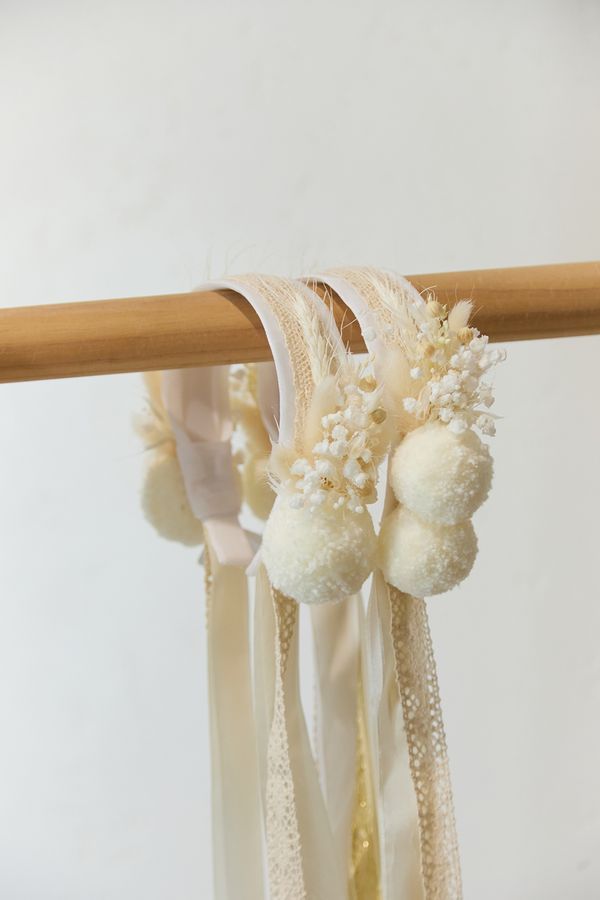 Milky-colored headband with dried flowers, for children