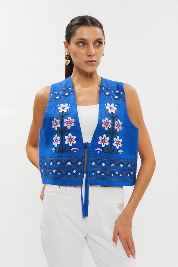 Women's embroidered vest in blue with floral ornament, M