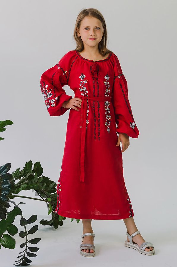 Дитяча сукня червоного кольору з рослинними орнаментами, 116