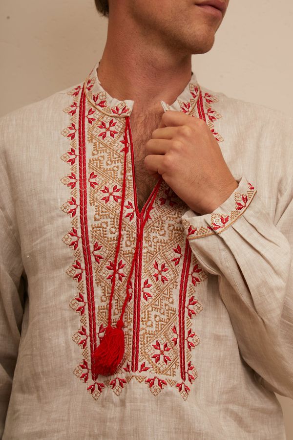 Чоловіча вишиванка сірого кольору з бежево-червоною вишивкою, 44