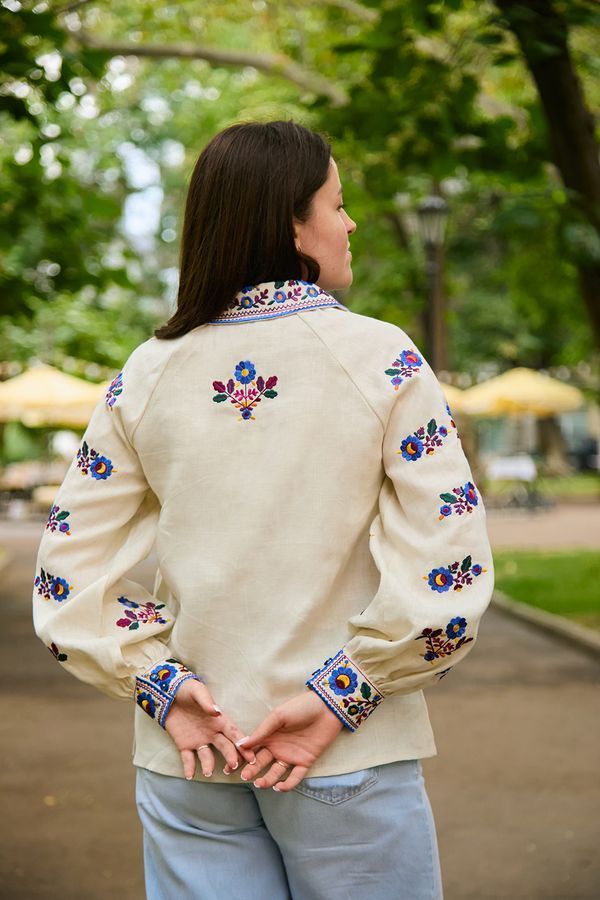 Women&rsquo;s cream-coloured linen vyshyvanka with blue flowers, &lsquo;Yavorivska&rsquo;, XS