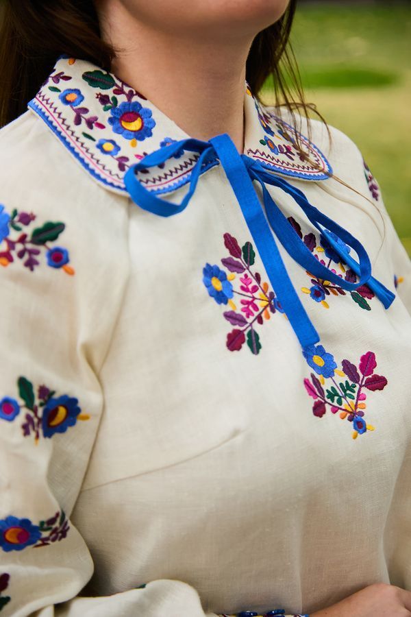 Women&rsquo;s cream-coloured linen vyshyvanka with blue flowers, &lsquo;Yavorivska&rsquo;, XS