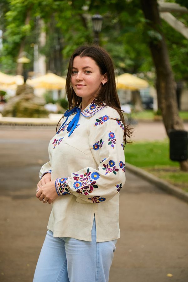 Women&rsquo;s cream-coloured linen vyshyvanka with blue flowers, &lsquo;Yavorivska&rsquo;, XS