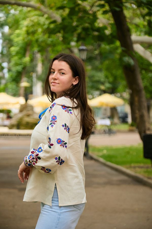 Women&rsquo;s cream-coloured linen vyshyvanka with blue flowers, &lsquo;Yavorivska&rsquo;, XS
