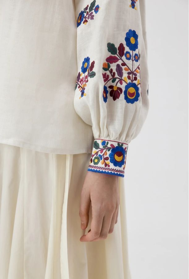 Women&rsquo;s cream-coloured linen vyshyvanka with blue flowers, &lsquo;Yavorivska&rsquo;, XS