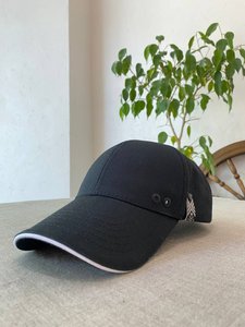 The cap is black with a clip