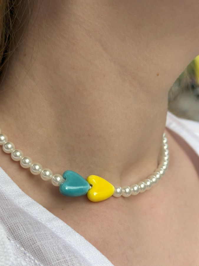 Choker with pearls and ceramic hearts