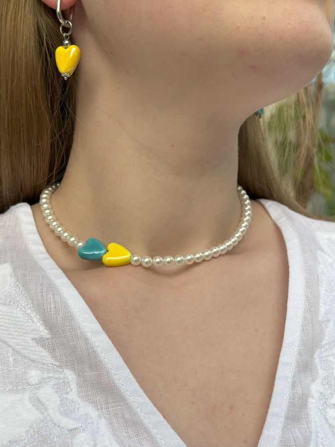 Choker with pearls and ceramic hearts