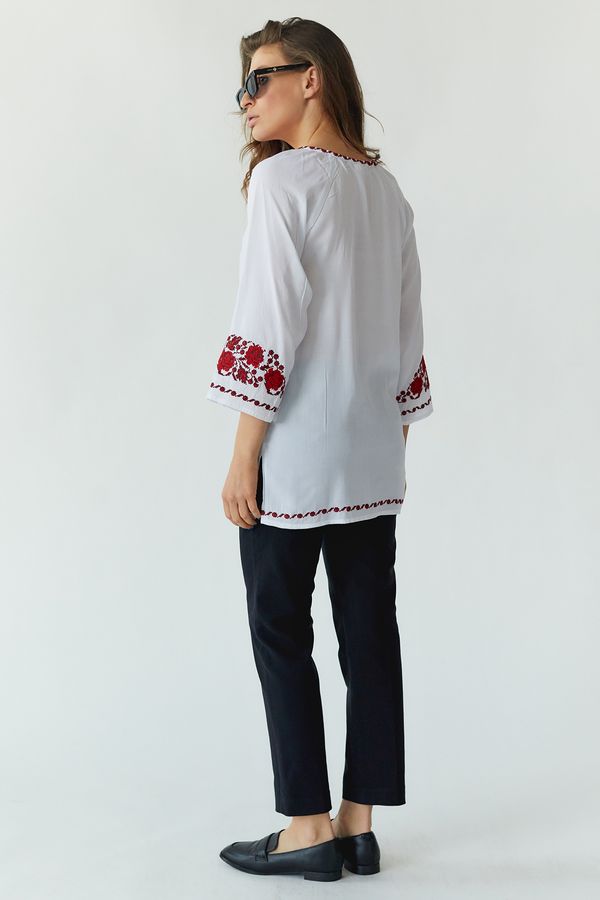 Women's Embroidered Shirt with Red Rose, M