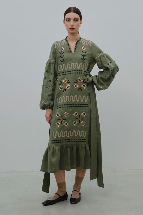 Embroidered long dress in khaki color with floral pattern, M