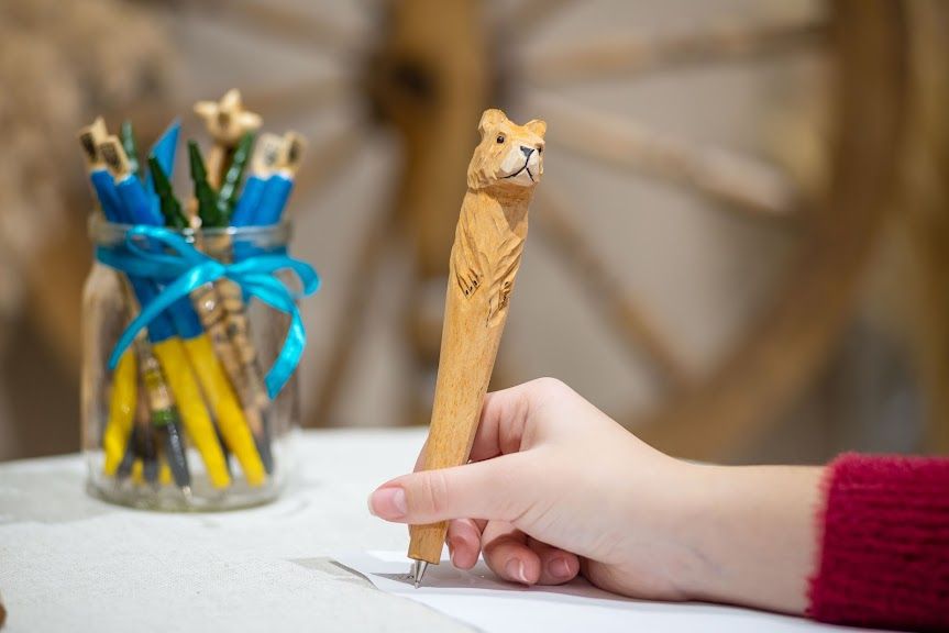 Дерев'яна ручка, ведмідь