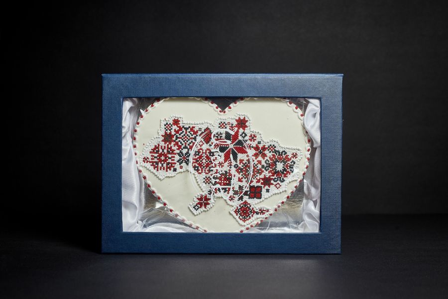 Gingerbread "Heart", embroidered card