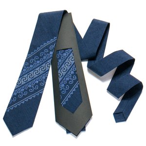 Синя вишита краватка